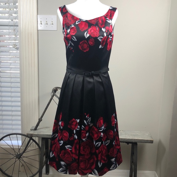 White House Black Market Dresses & Skirts - White House Black Market Red Flower Dress Size 0